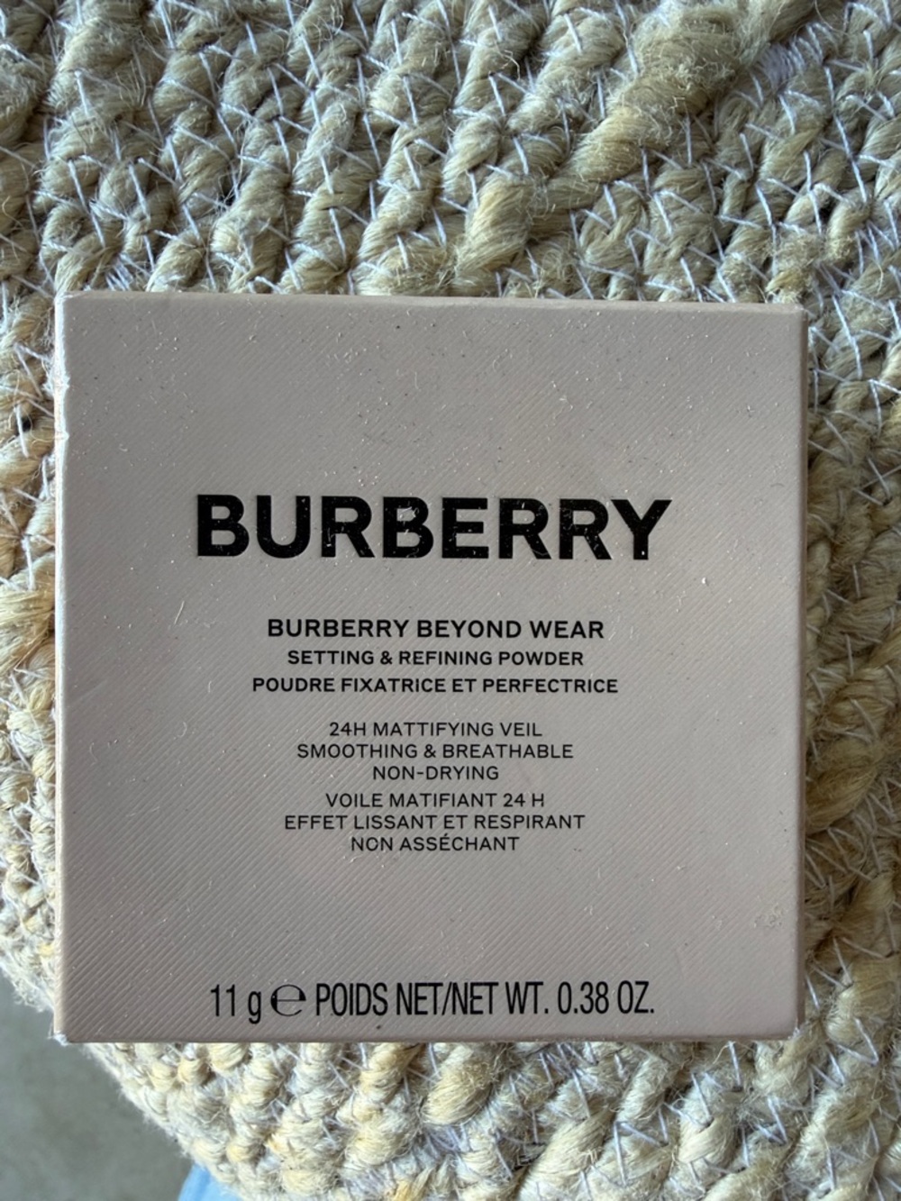 Burberry Beyond Wear Setting Powder in Beige